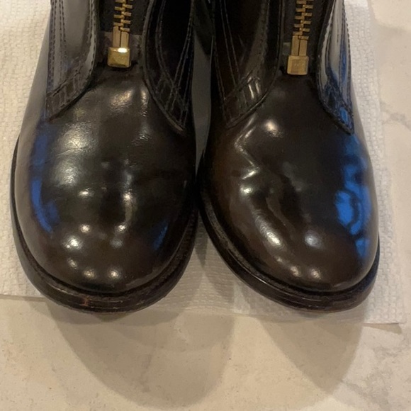 ⭐️⭐️⭐️SOLD⭐️⭐️⭐️Tory Burch Brown patent leather Riding boots Size 8.5 - Picture 9 of 11